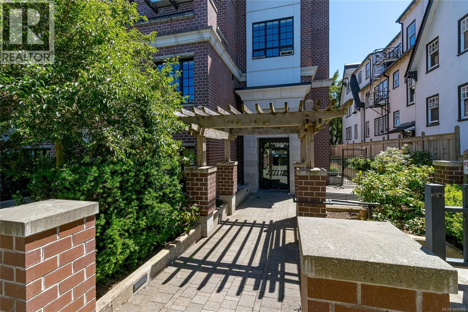 1011 Burdett Avenue, Victoria, British Columbia V8V 3G9