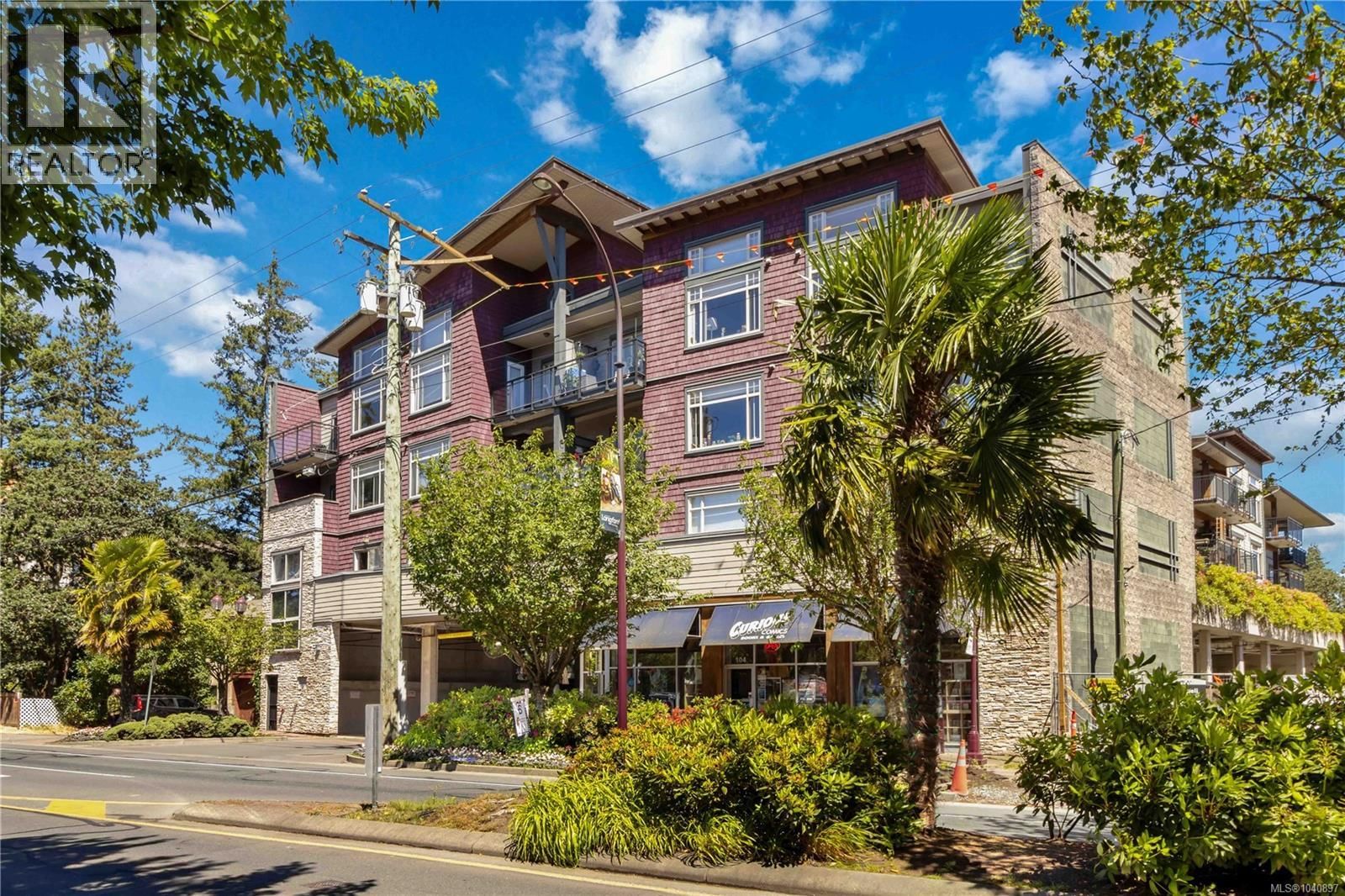 204 844 Goldstream Avenue property photo