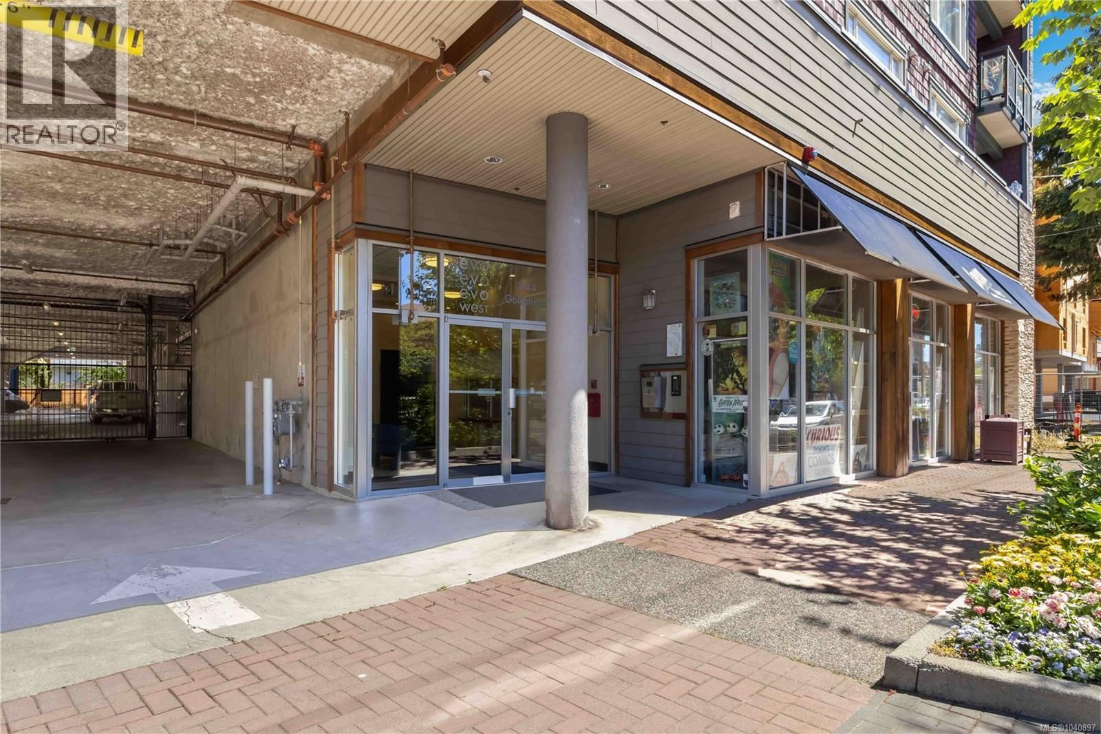 204 844 Goldstream Avenue property photo