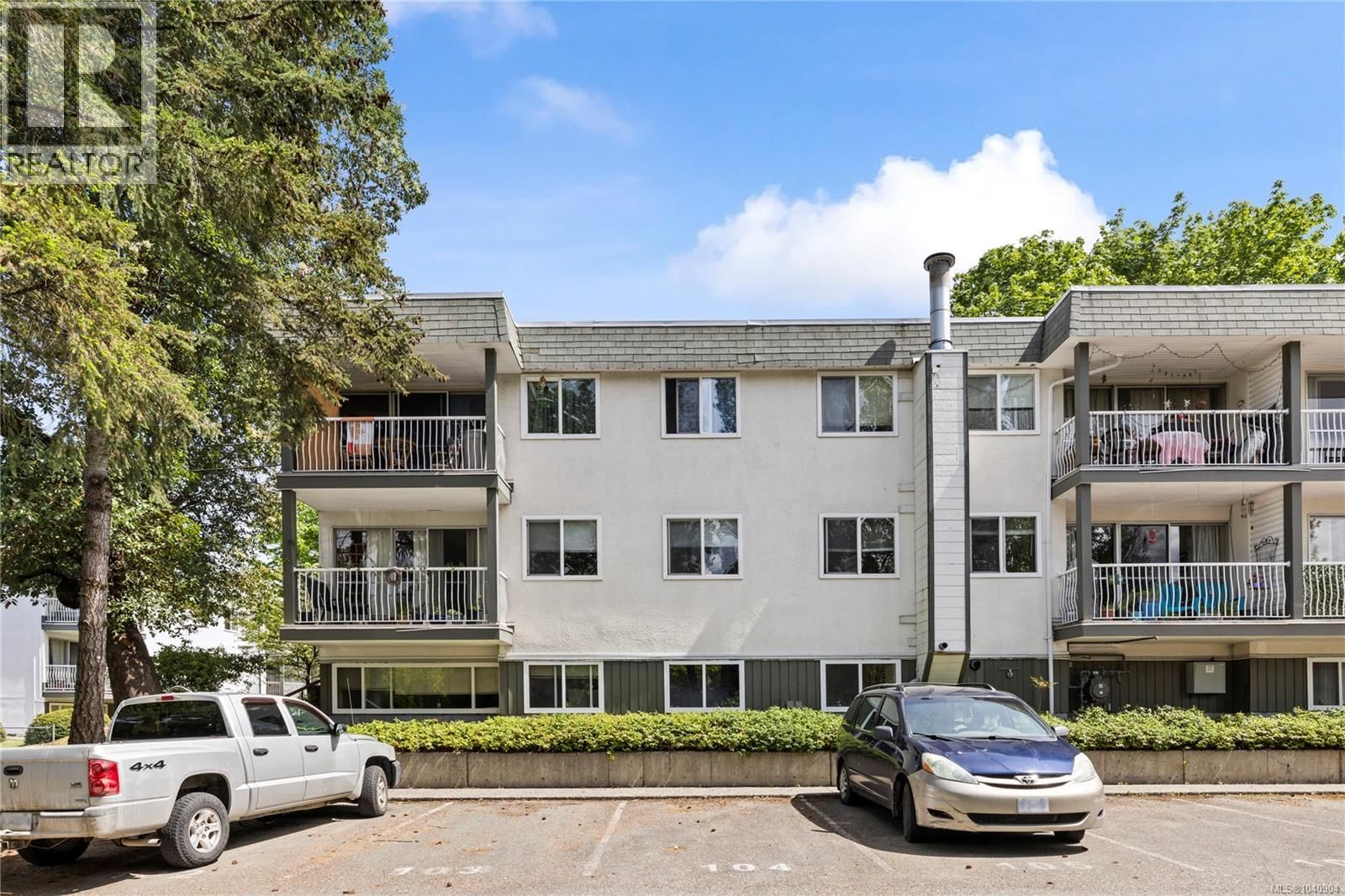 5208 999 Bowen Road property photo