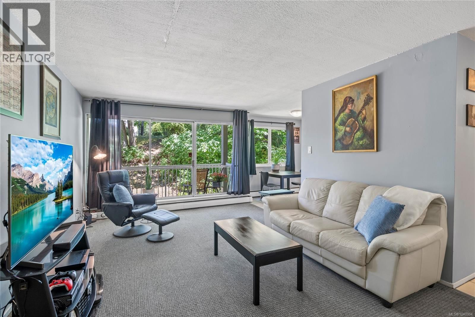 5208 999 Bowen Road property photo