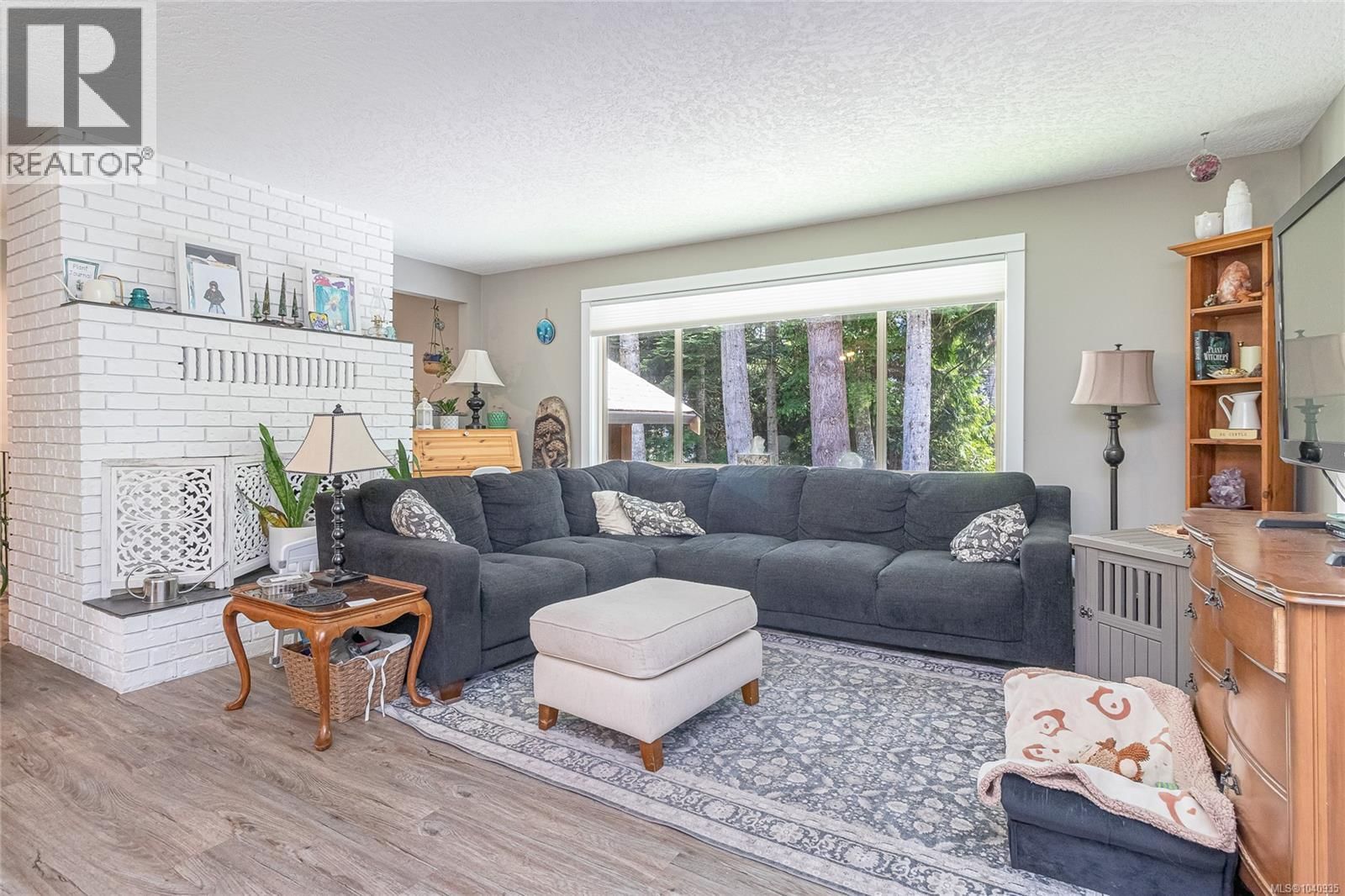 6340 Island Highway property photo