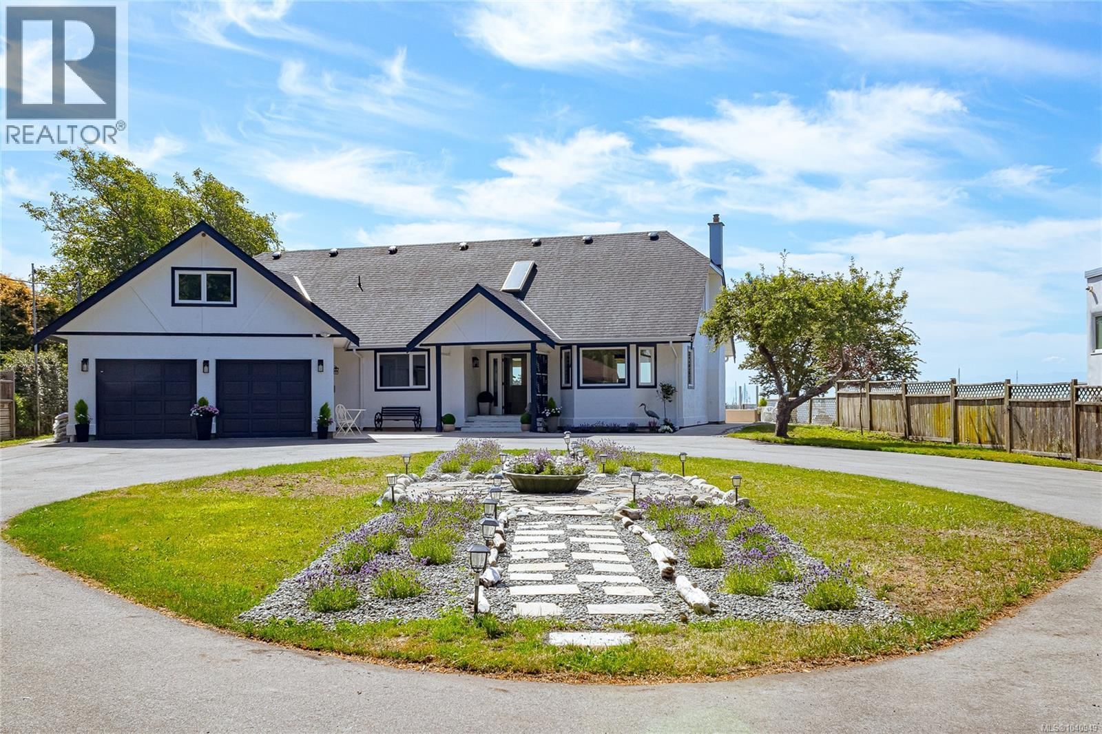 3905B Cadboro Bay Road property photo