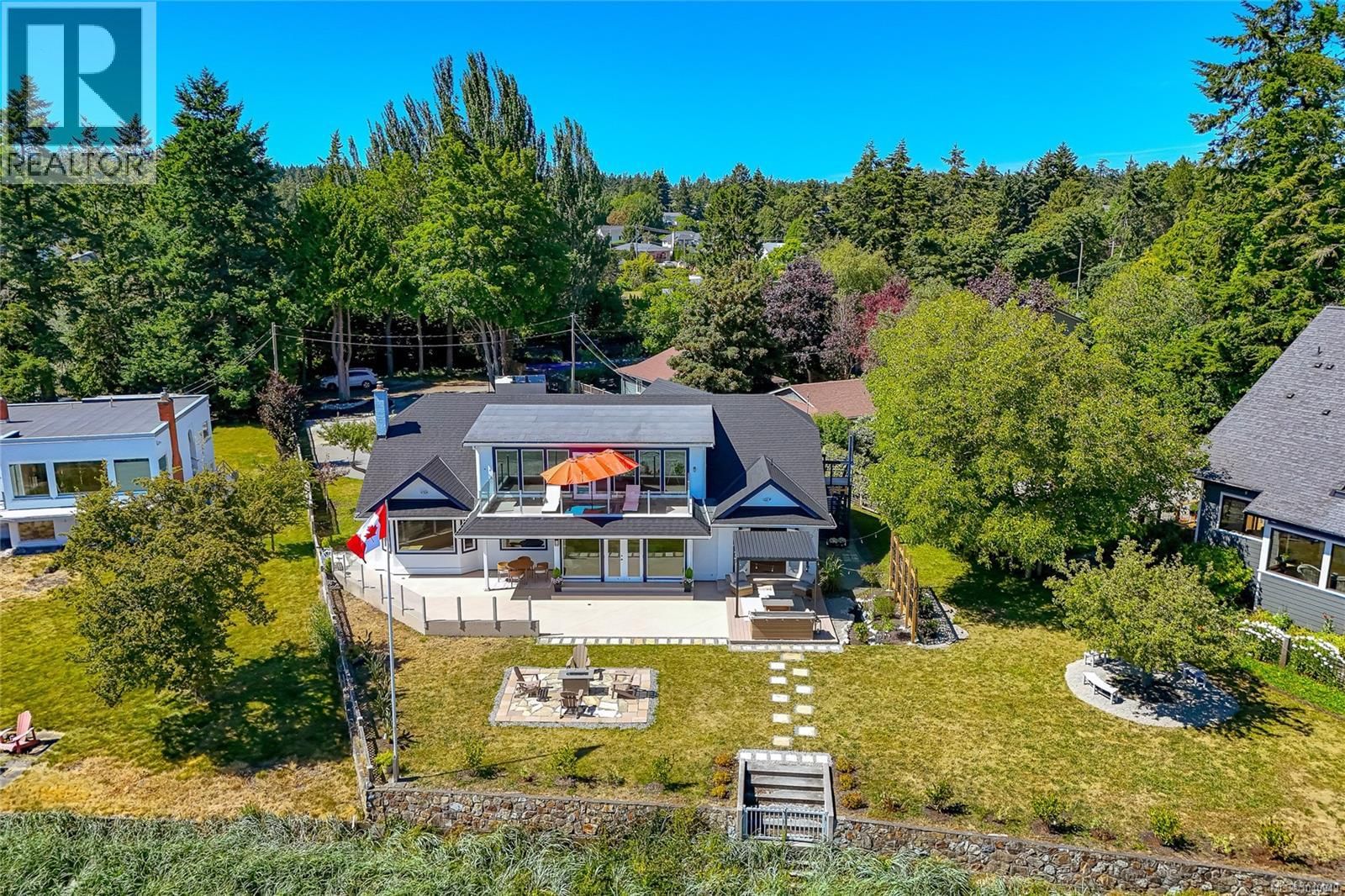 3905B Cadboro Bay Road property photo