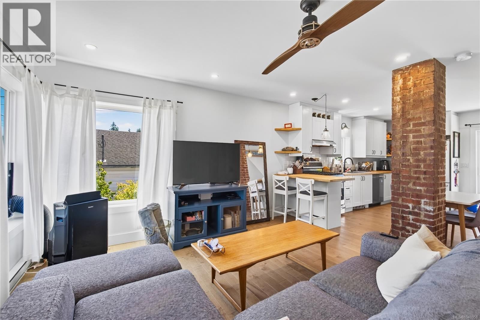 726 Haliburton Street property photo