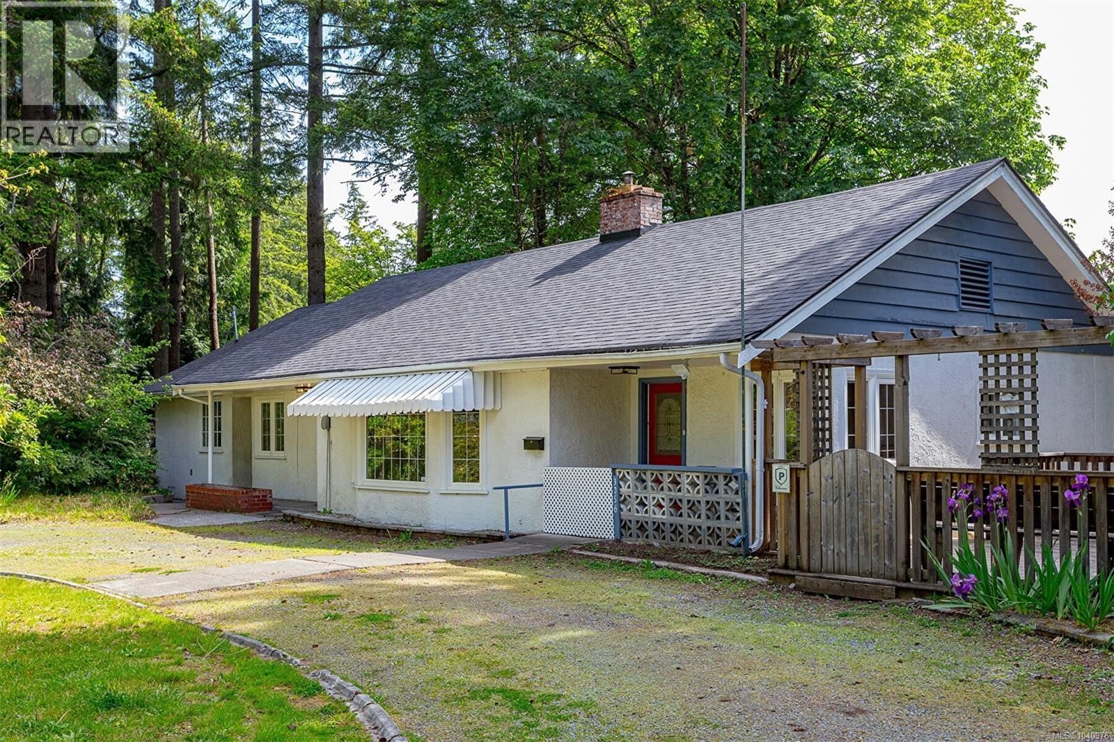 3056 Gibbins Road property photo