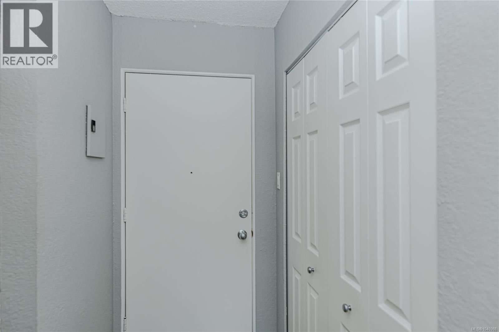 310 218 Bayview Avenue property photo