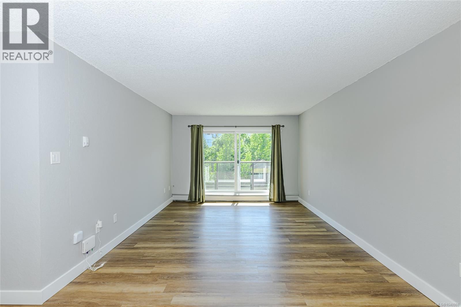 310 218 Bayview Avenue property photo