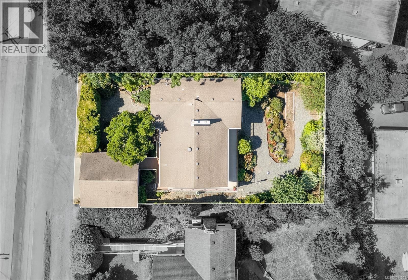 2640 Departure Bay Road property photo