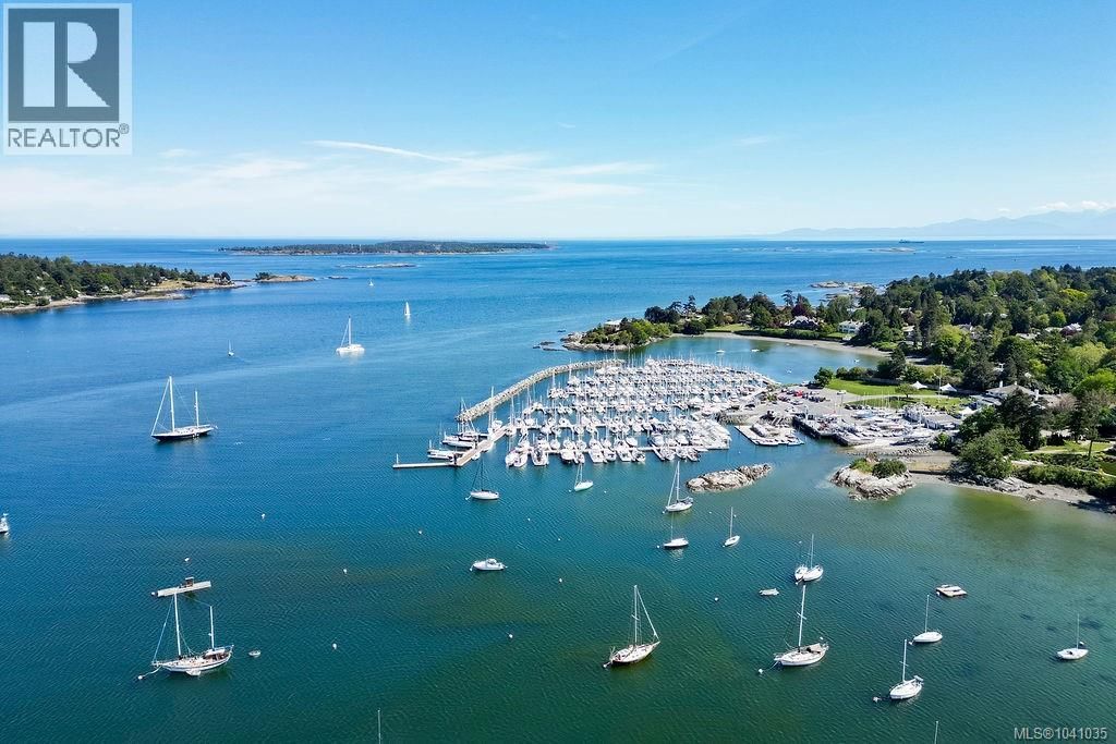 3565 Beach Drive, Oak Bay, British Columbia V8R 6M6