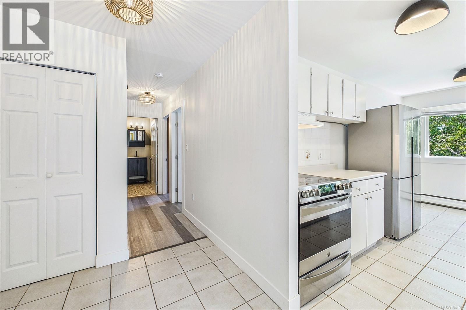 1308 1097 Bowen Road property photo