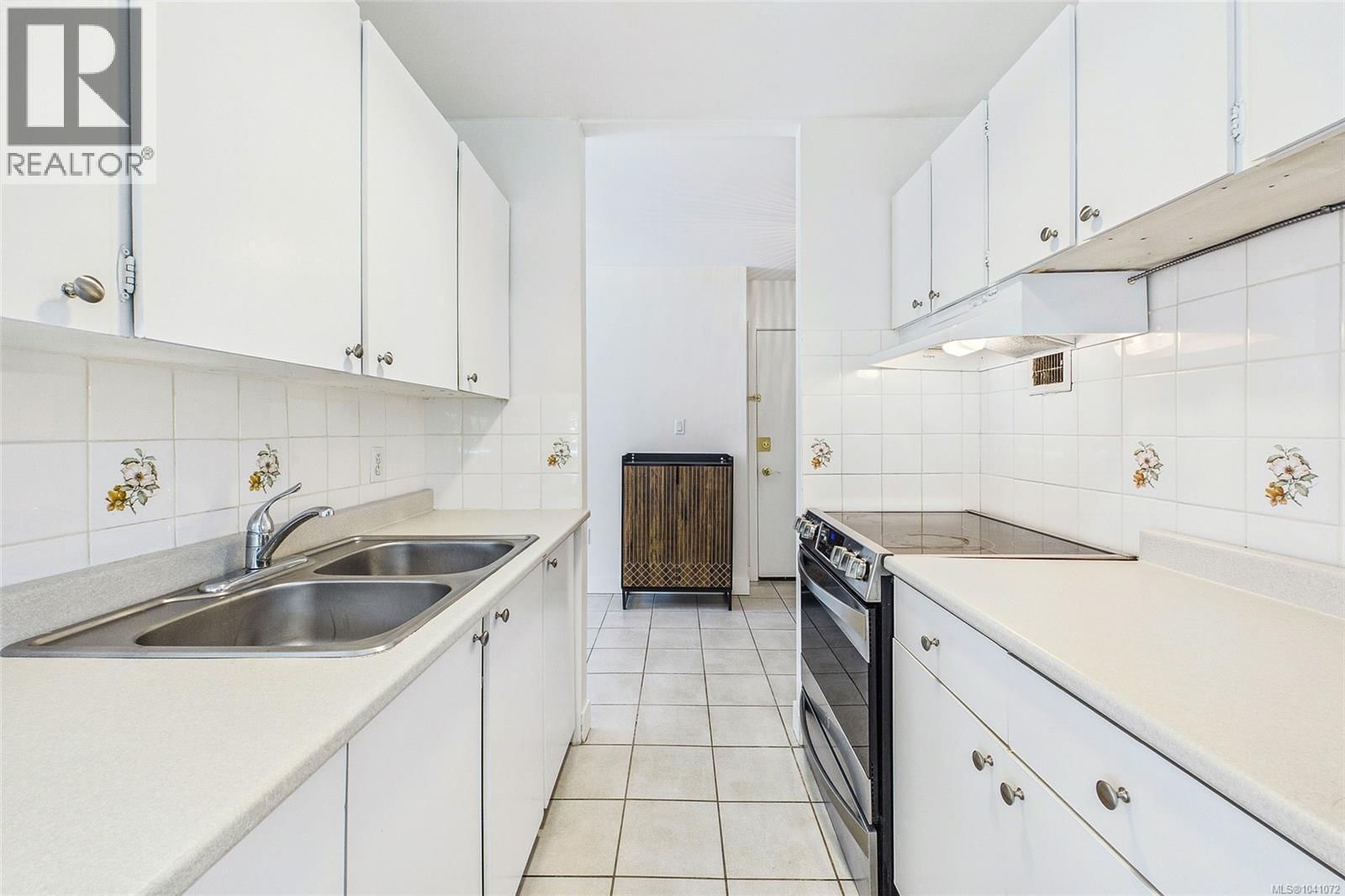 1308 1097 Bowen Road property photo
