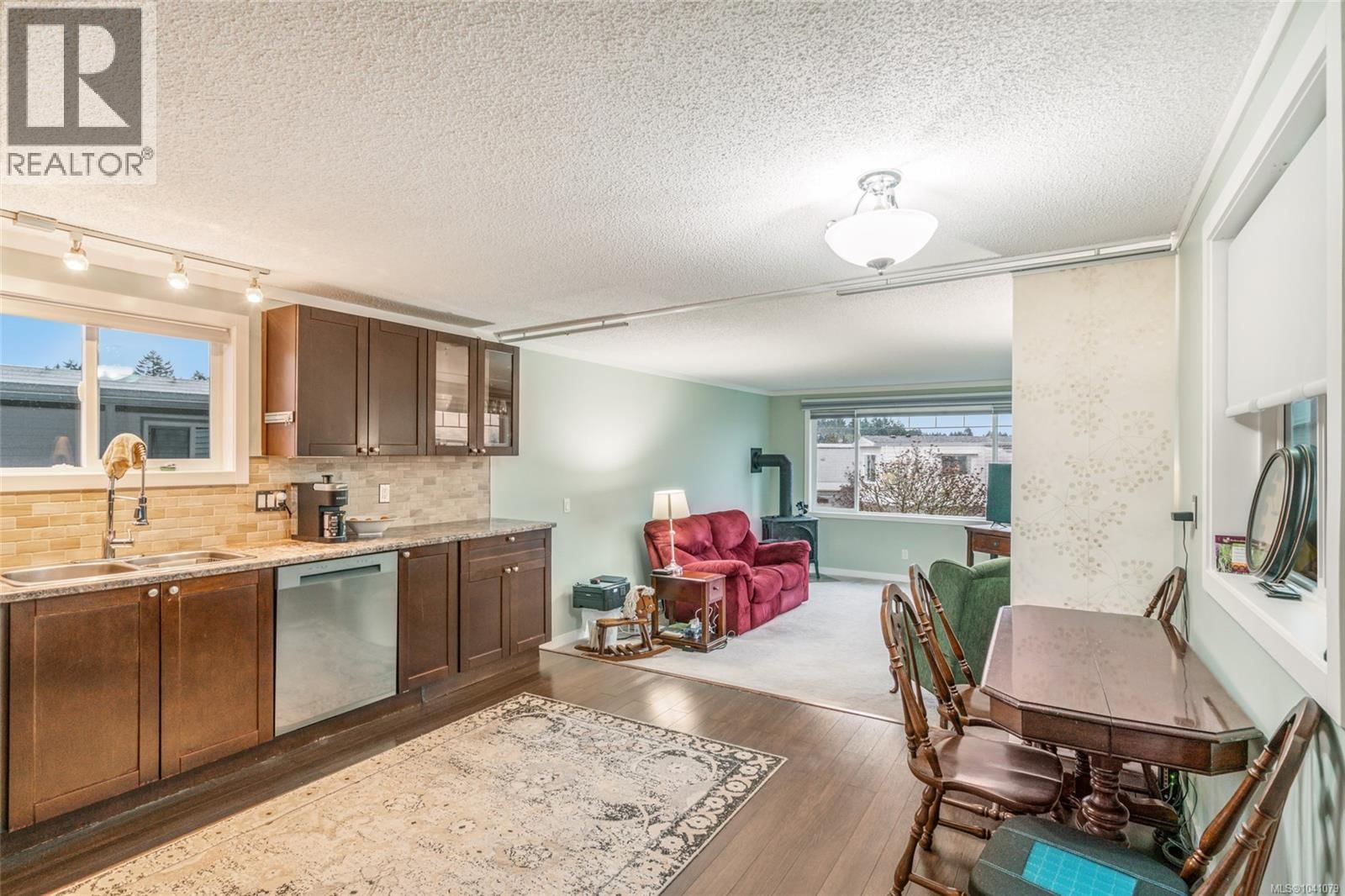 64 6325 Metral Drive property photo