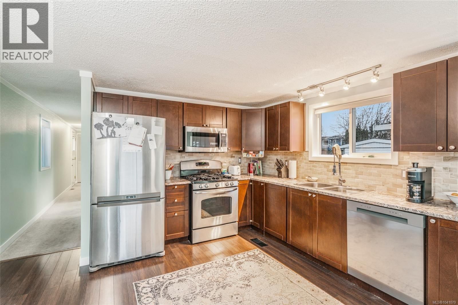 64 6325 Metral Drive property photo