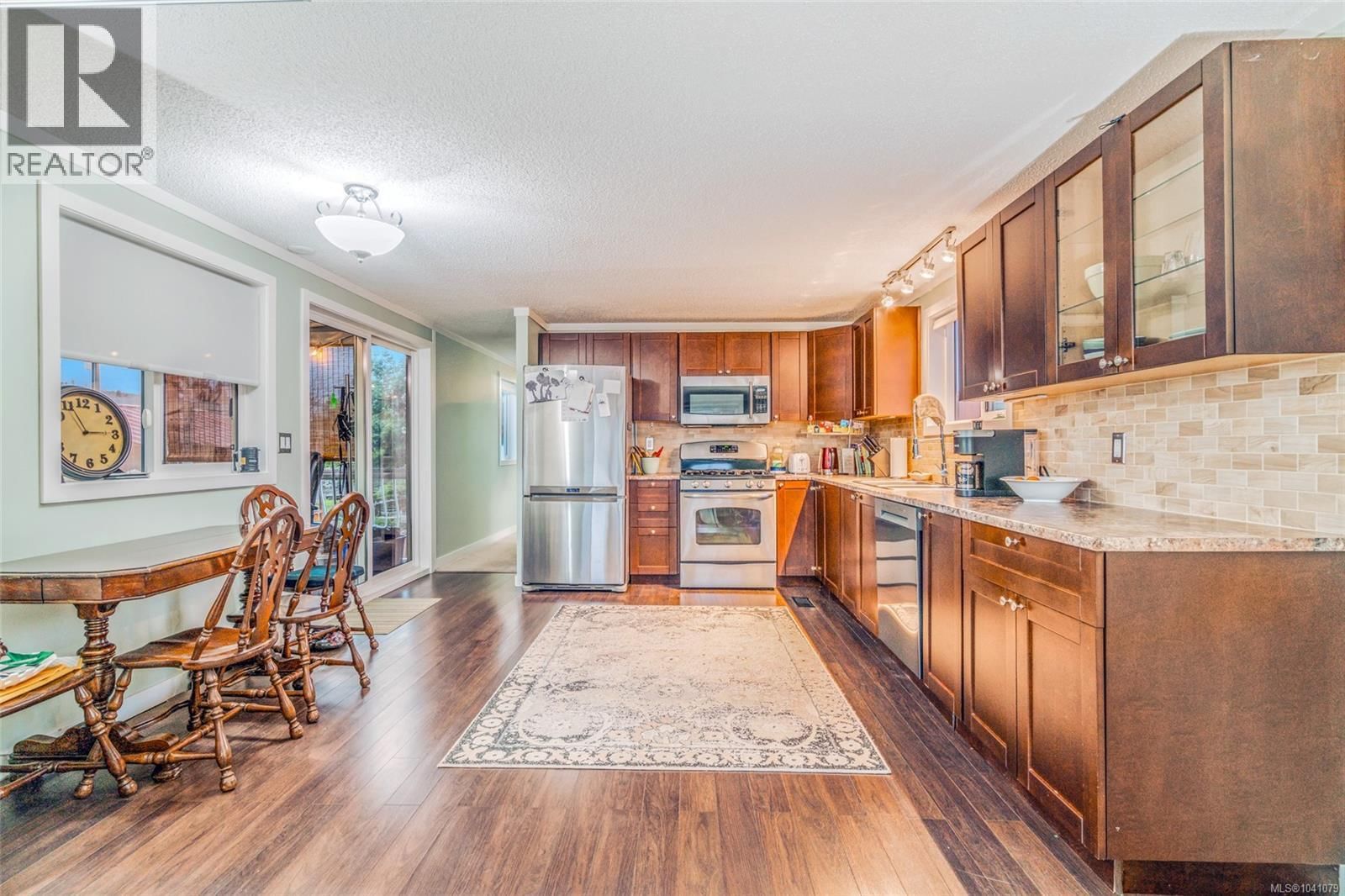 64 6325 Metral Drive property photo