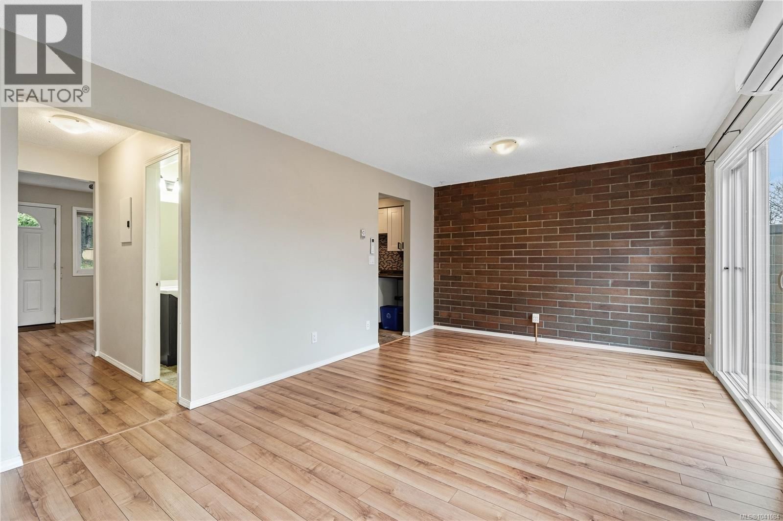 6 285 Harewood Road property photo