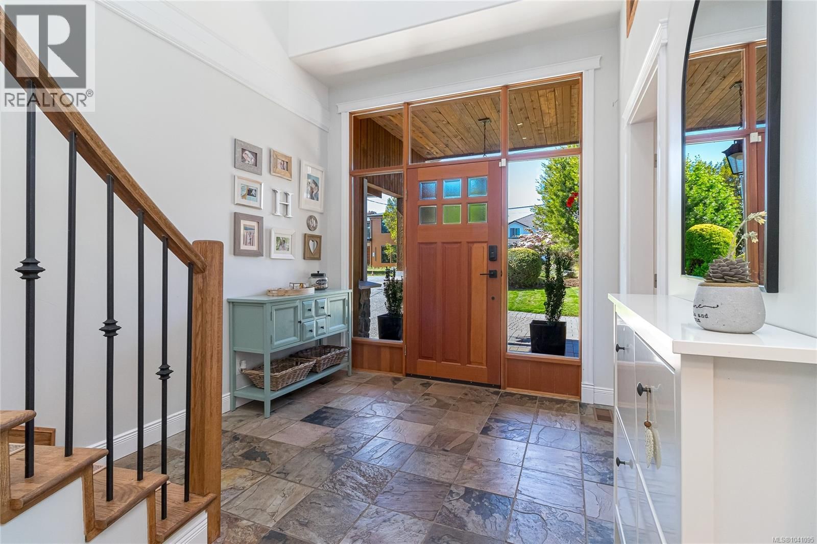1786 Barrie Road property photo