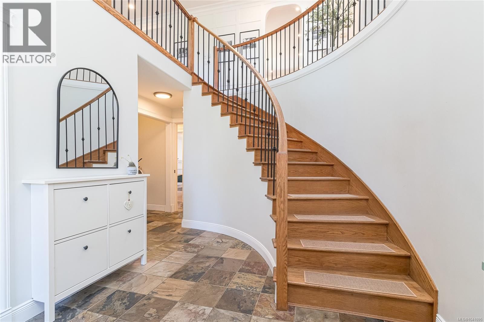 1786 Barrie Road property photo