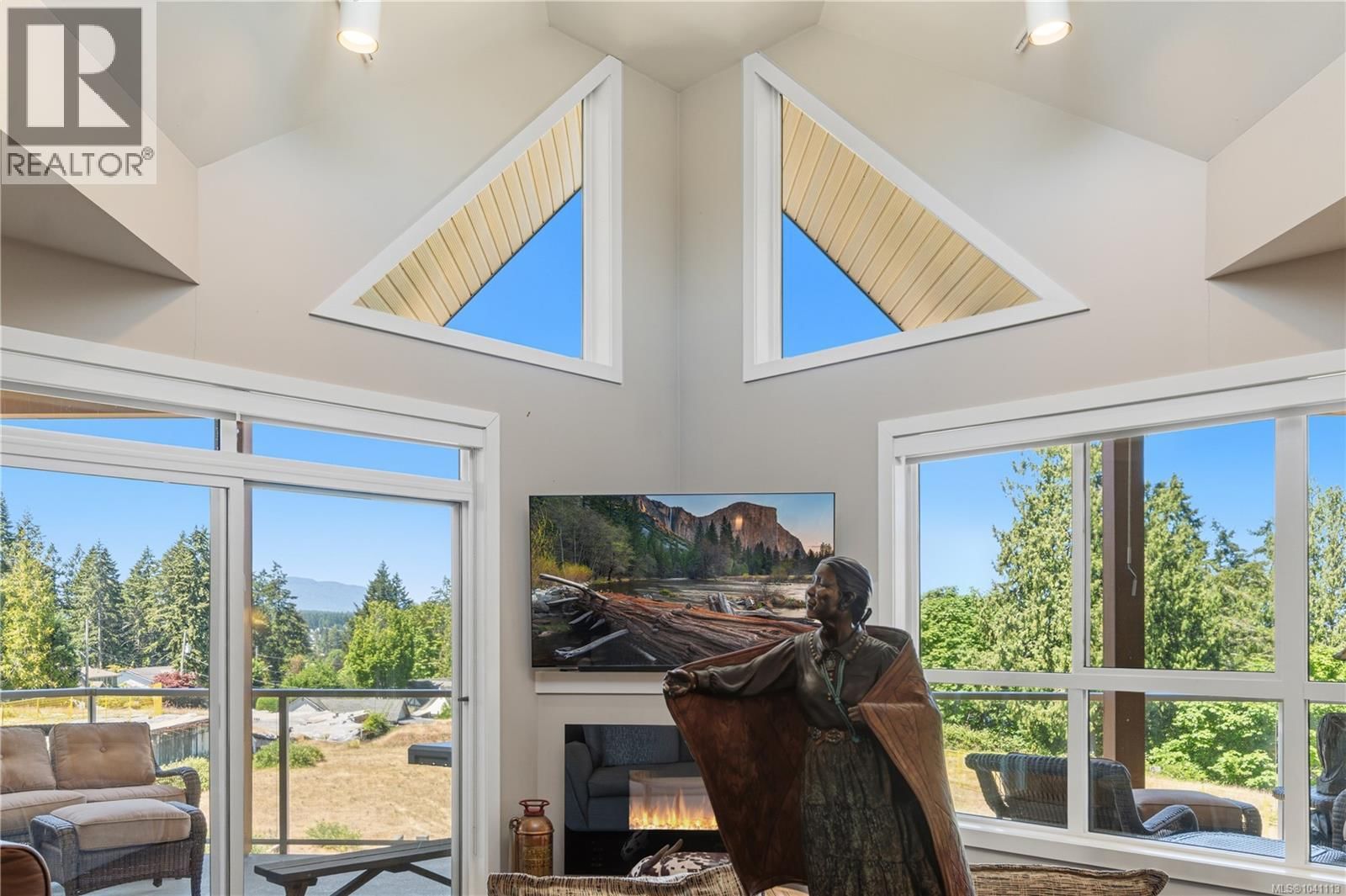 302 439 College Road property photo