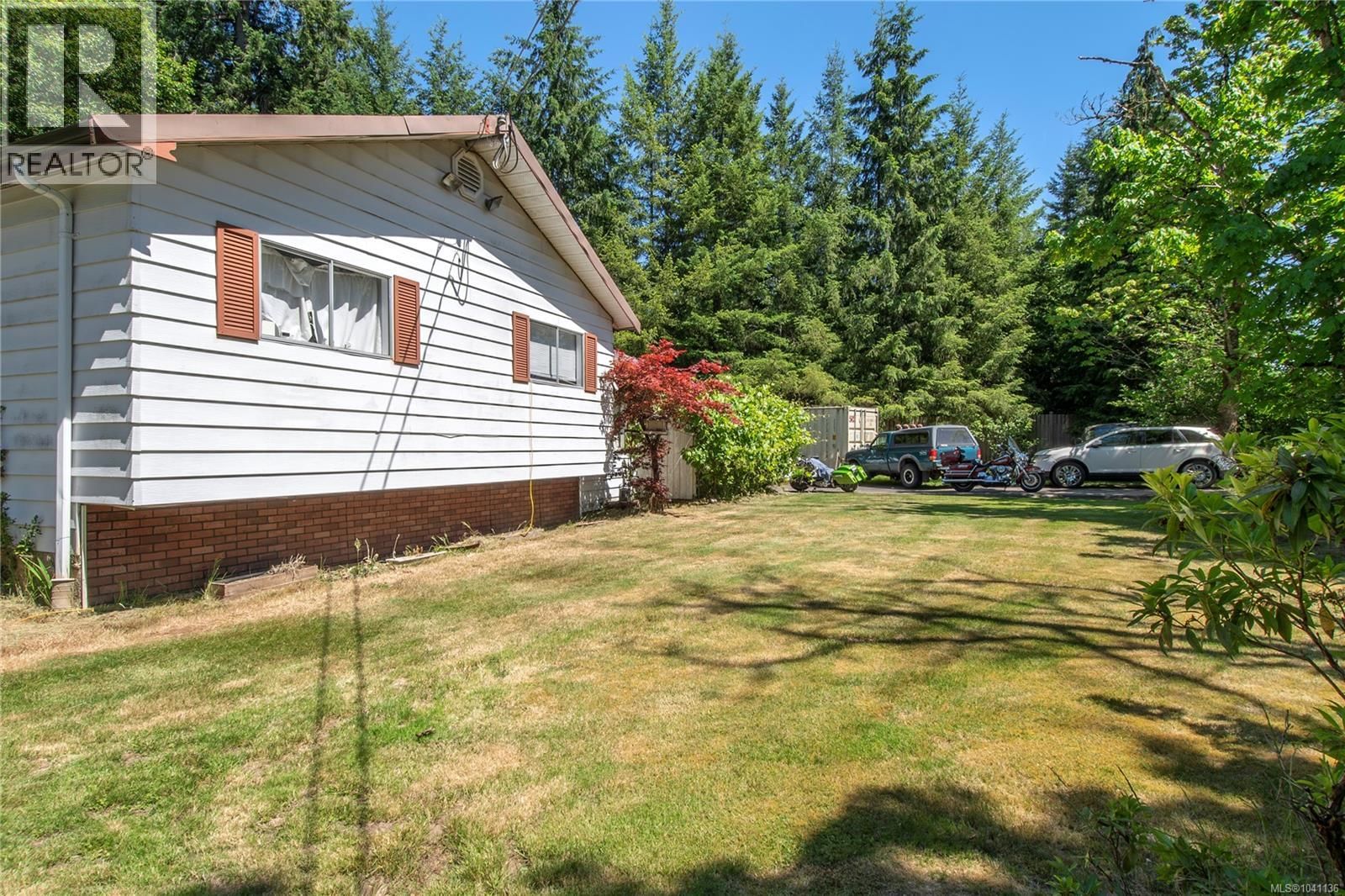 7602 Island Highway property photo