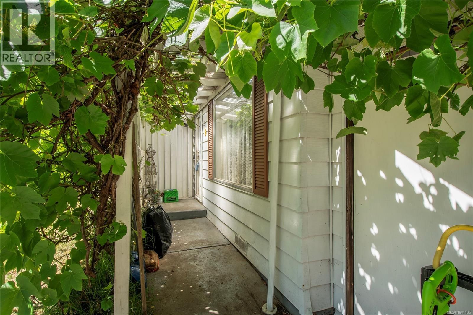 7602 Island Highway property photo