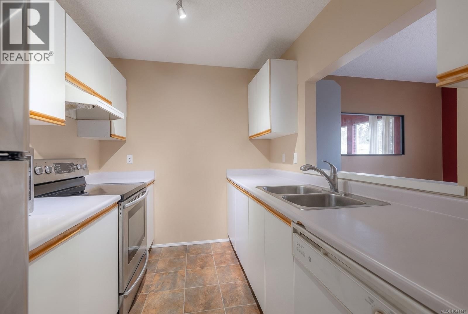 307 1912 Bowen Road property photo