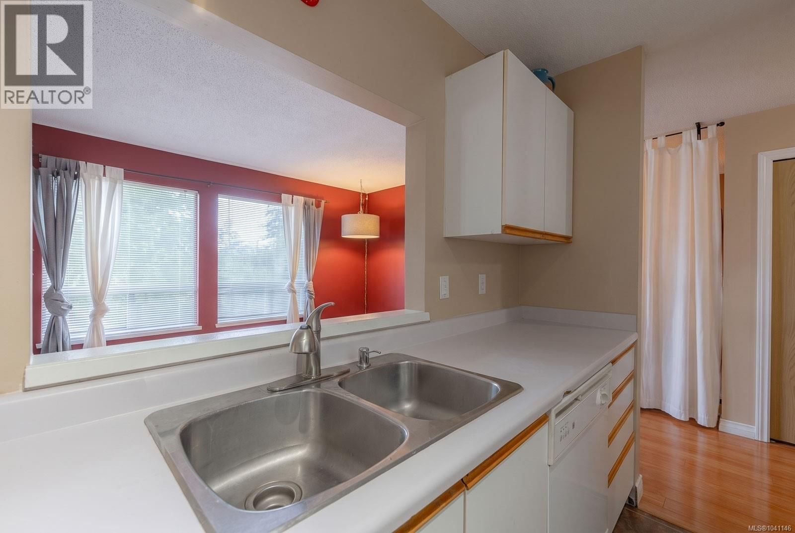 307 1912 Bowen Road property photo