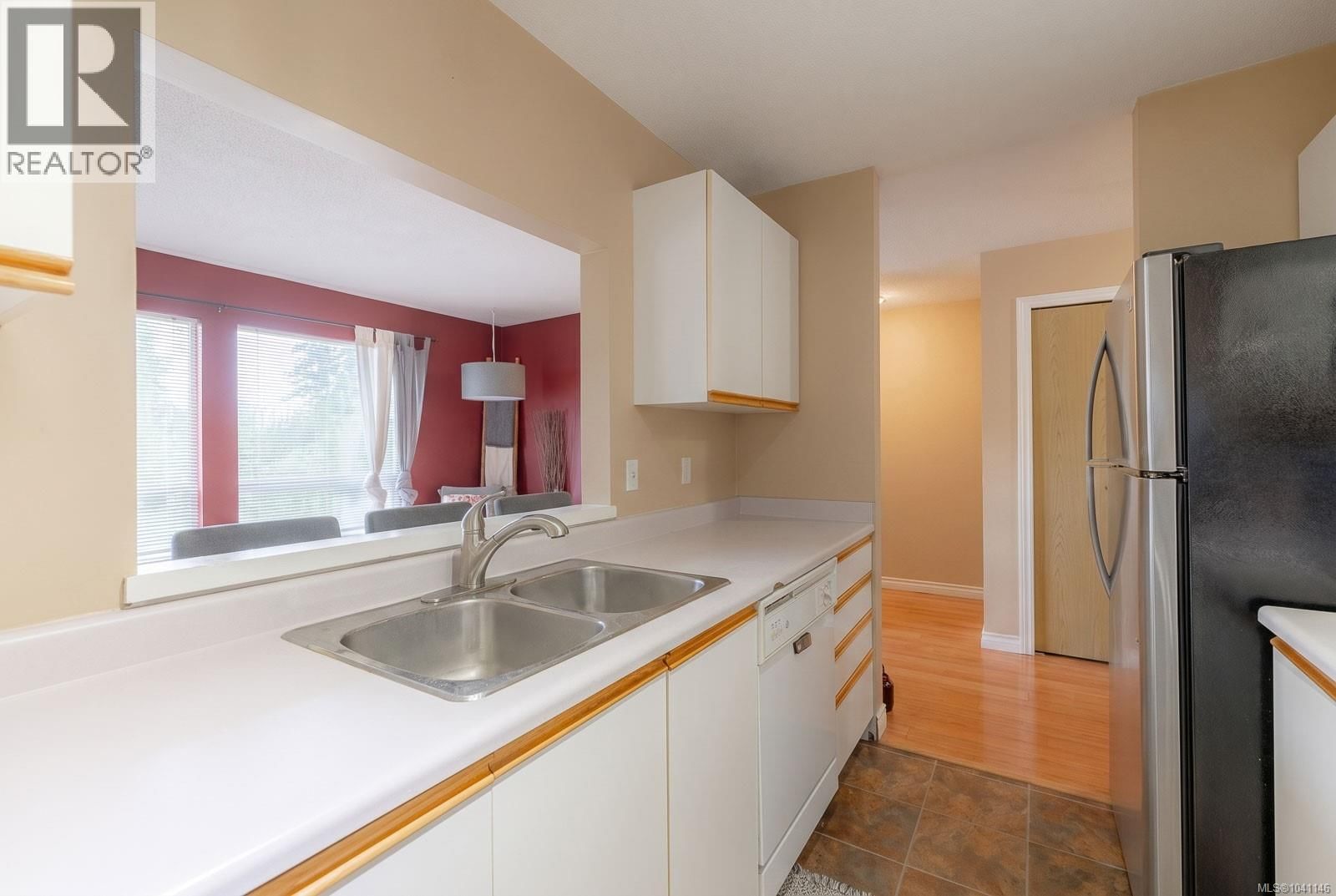 307 1912 Bowen Road property photo
