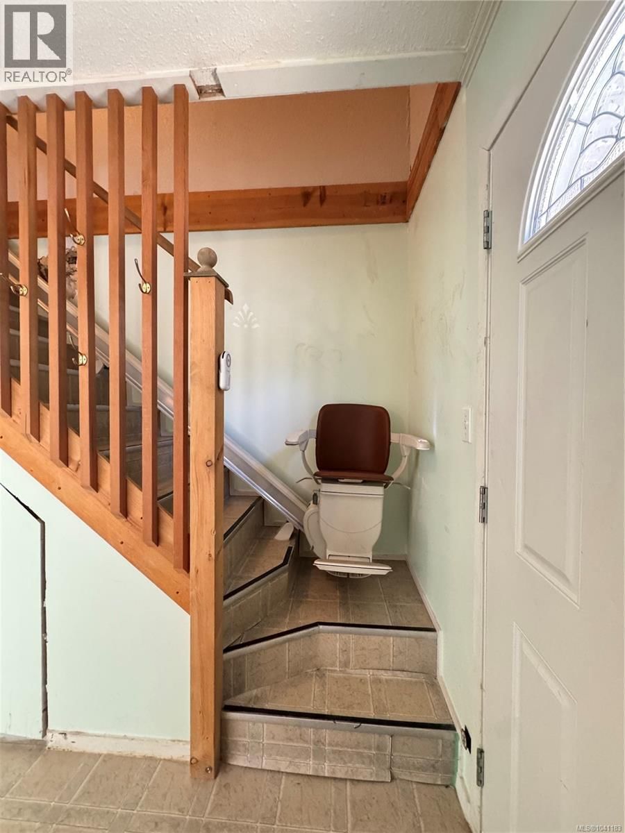 4 715 Malone Road property photo