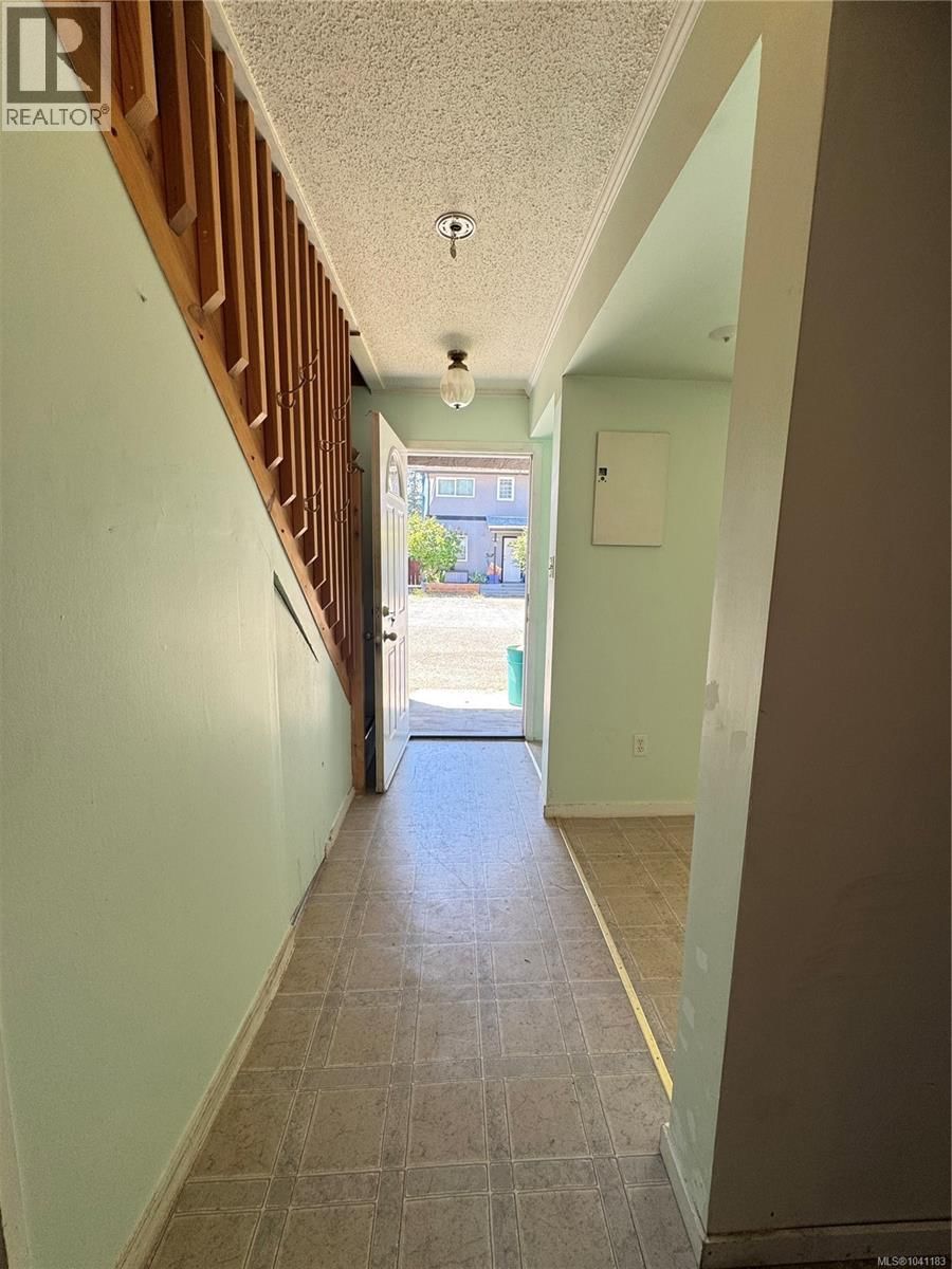 4 715 Malone Road property photo