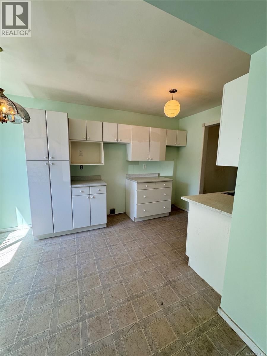 4 715 Malone Road property photo