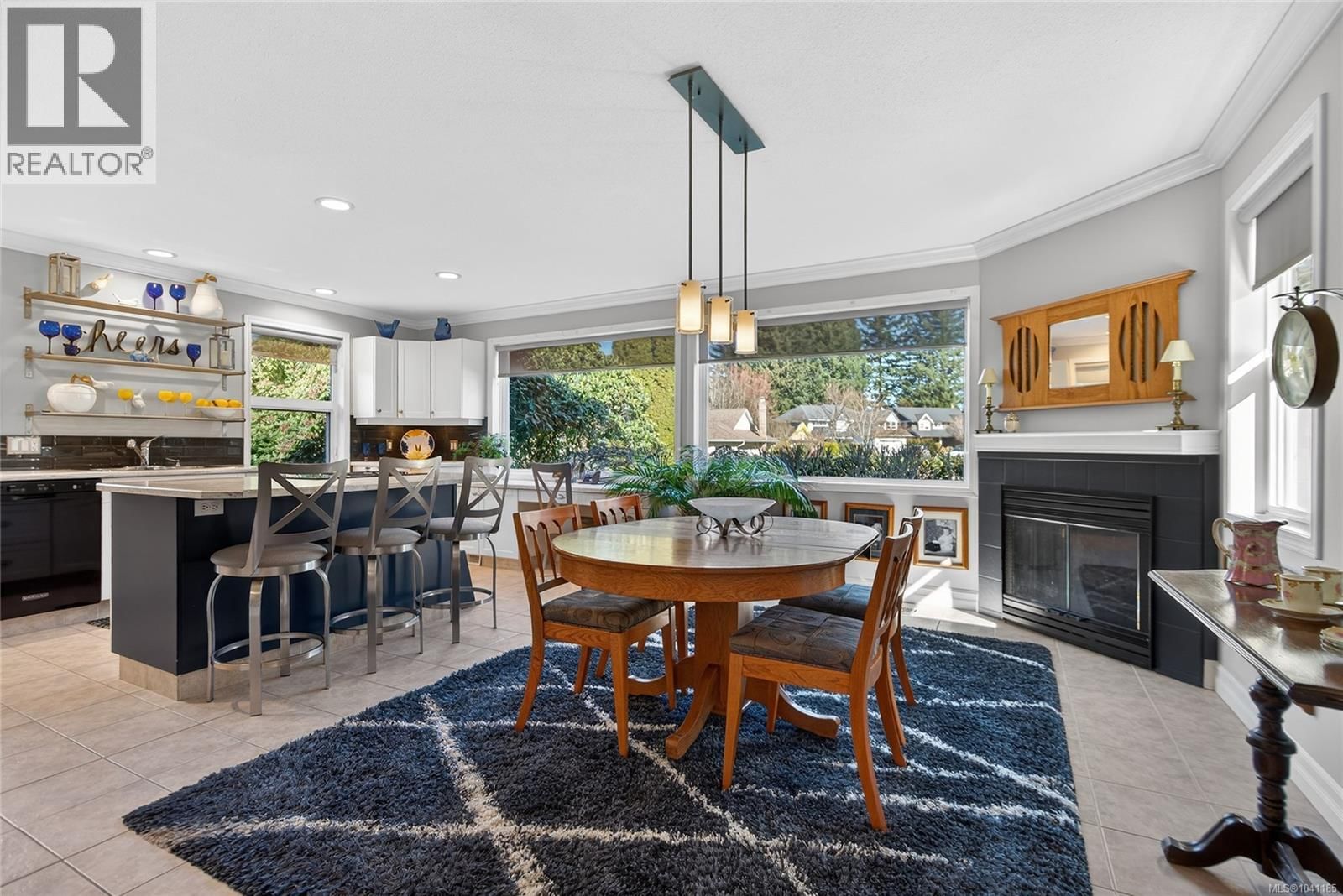 1580 Beaconsfield Crescent property photo