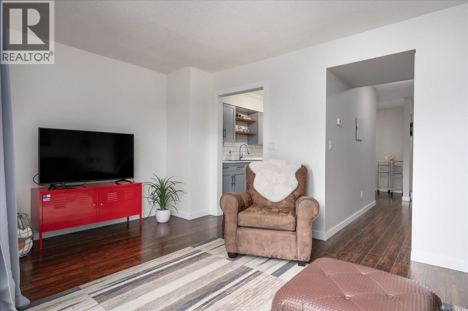 55 855 Howard Avenue property photo