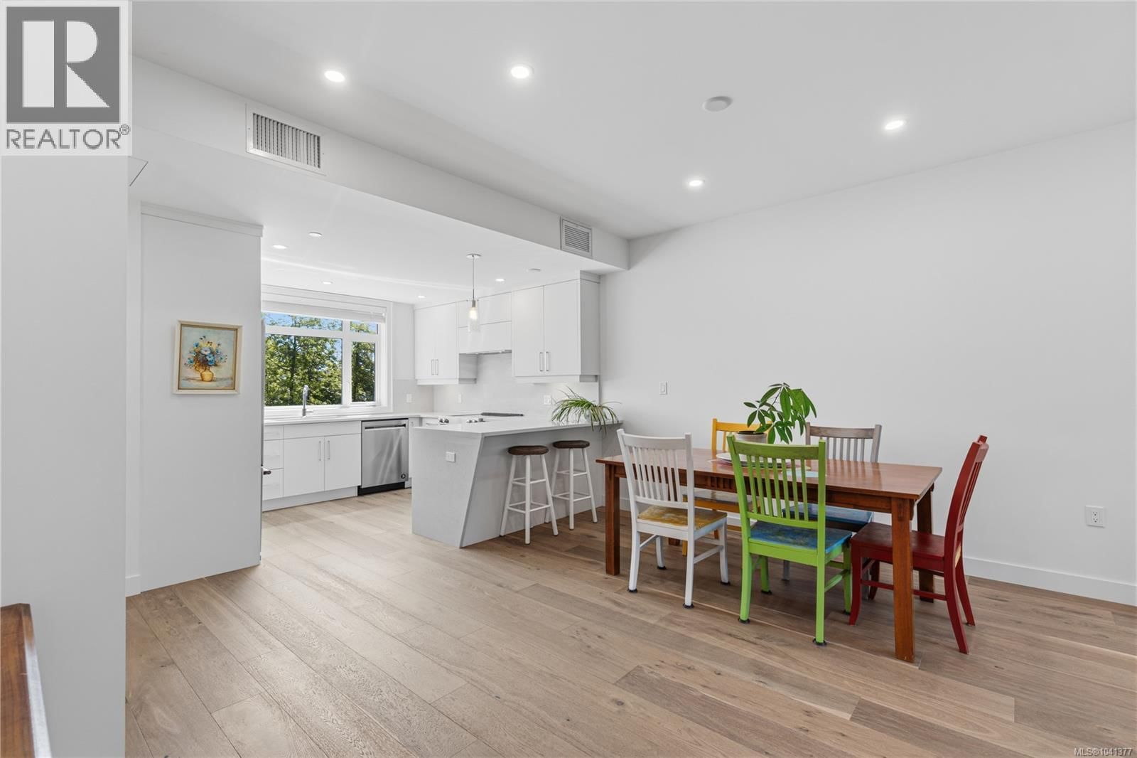 6 180 First Avenue property photo