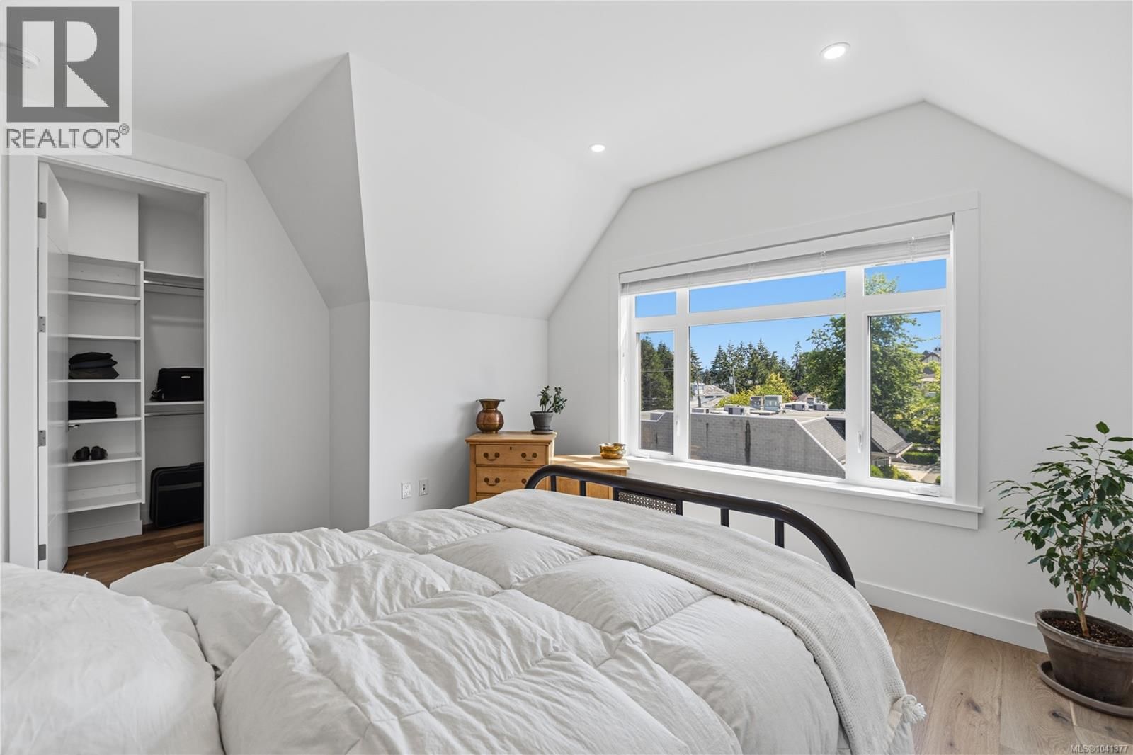 6 180 First Avenue property photo