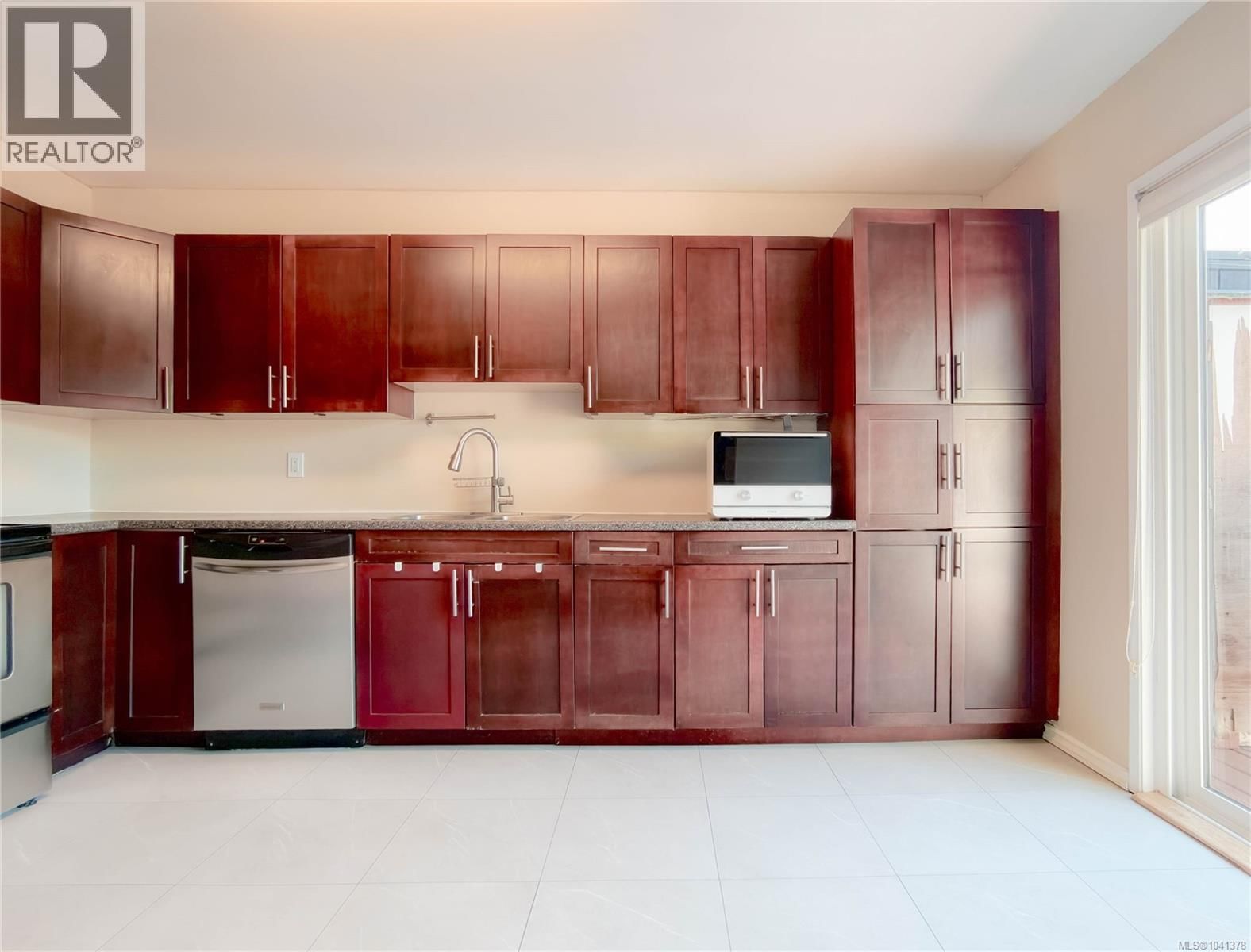 8 3060 Harriet Road property photo