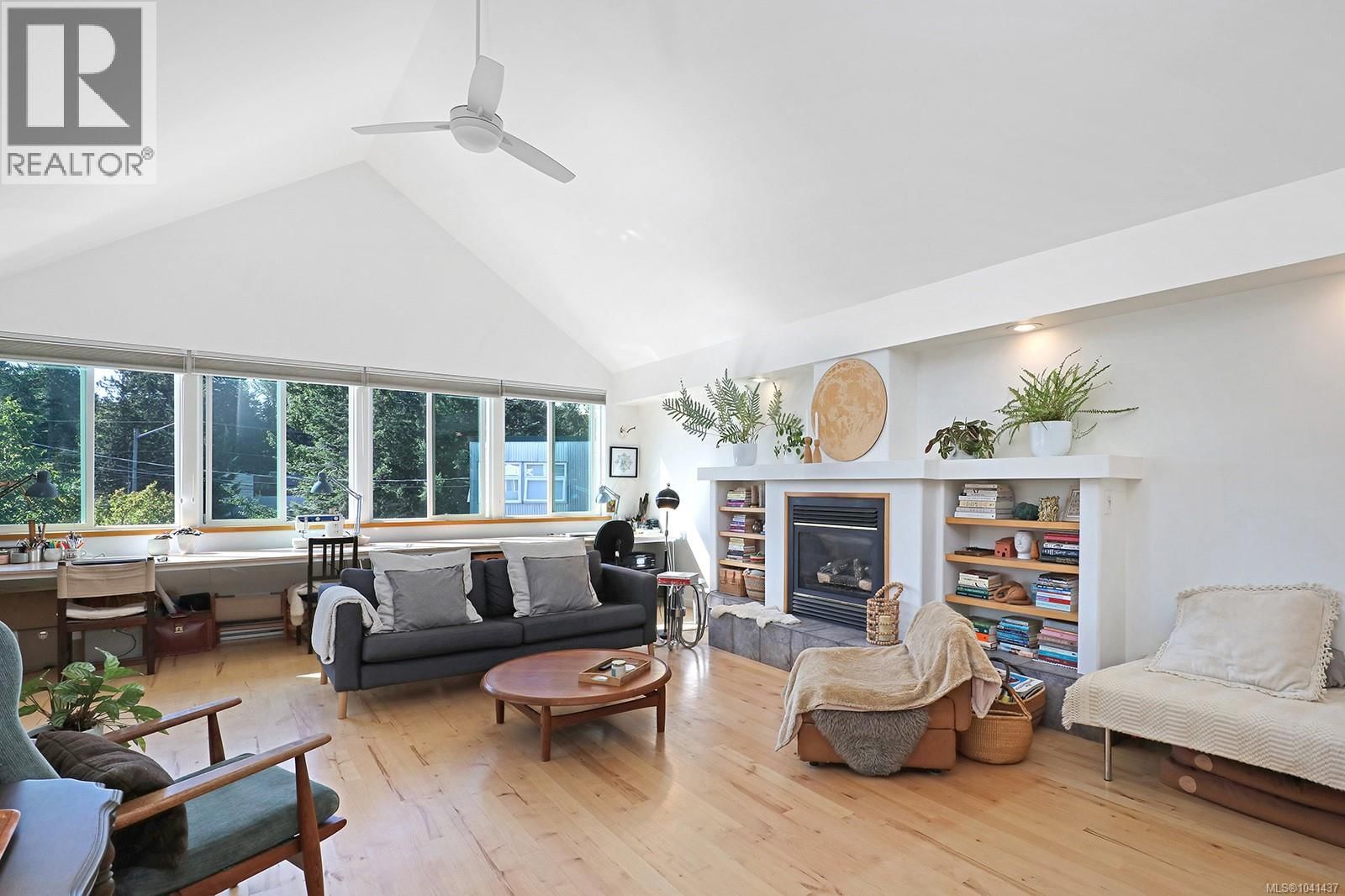 A/D & B/C 2449 Rosewall Crescent property photo