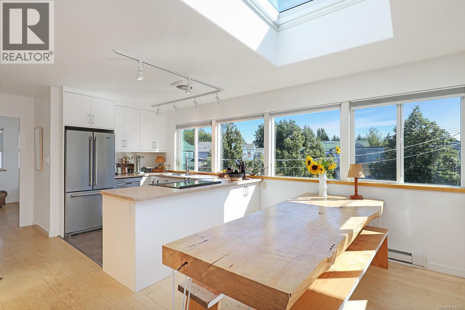 A/D & B/C 2449 Rosewall Crescent property photo