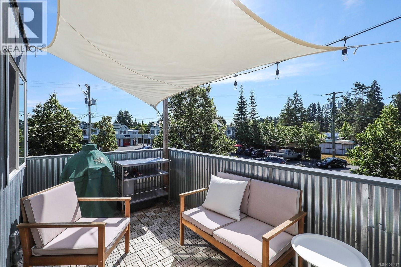 A/D & B/C 2449 Rosewall Crescent property photo