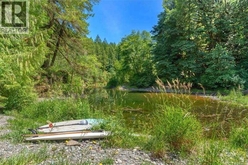 4370 Moss Road Duncan British Columbia, V9L 6M4 - 4 Bedrooms Waterfront Home For sale