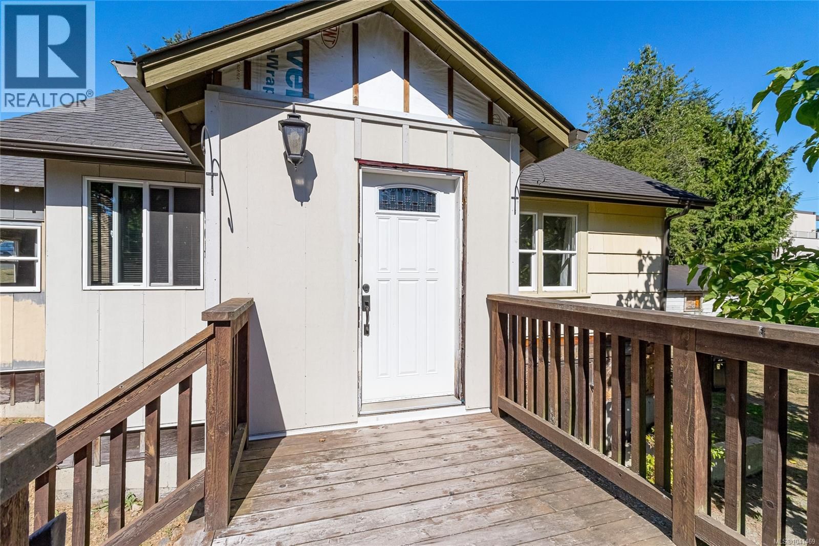 1554 Bartlett Street property photo
