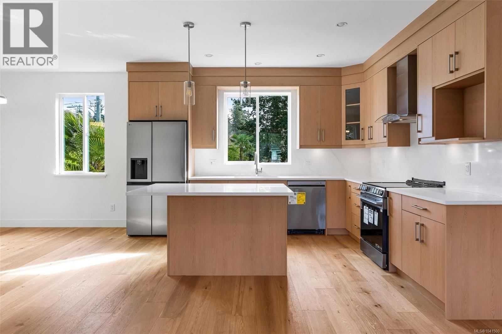 2 1559 Ash Road property photo