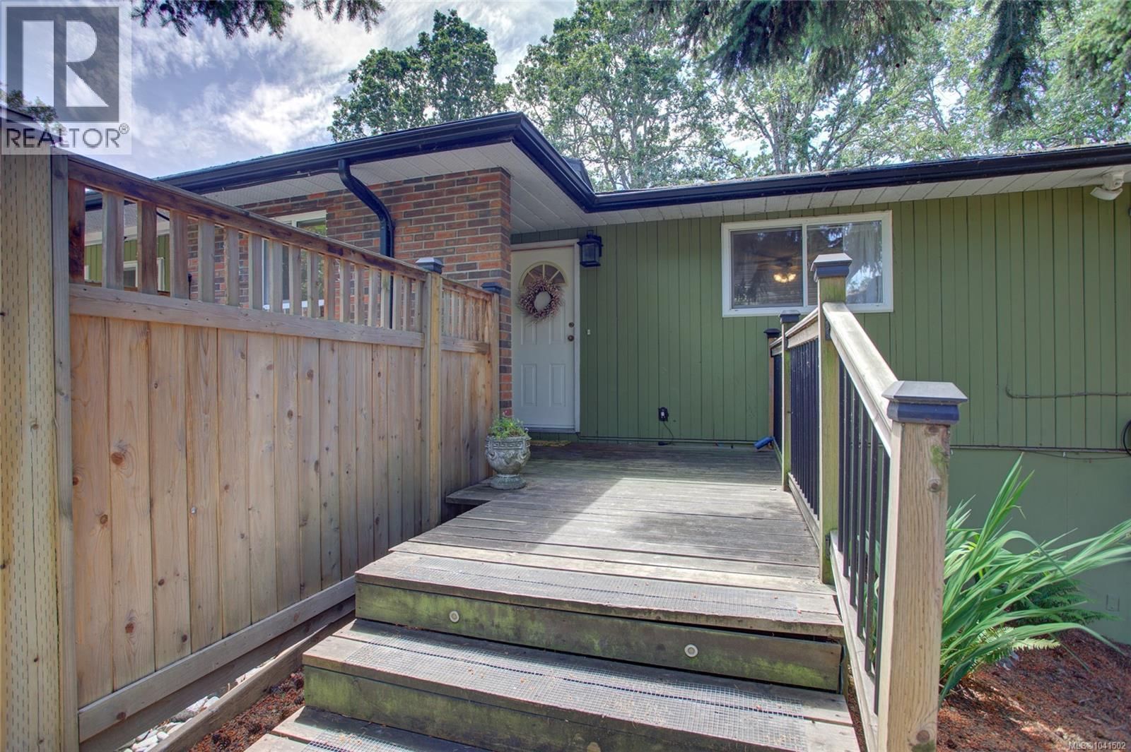 6013 Wisteria Place property photo
