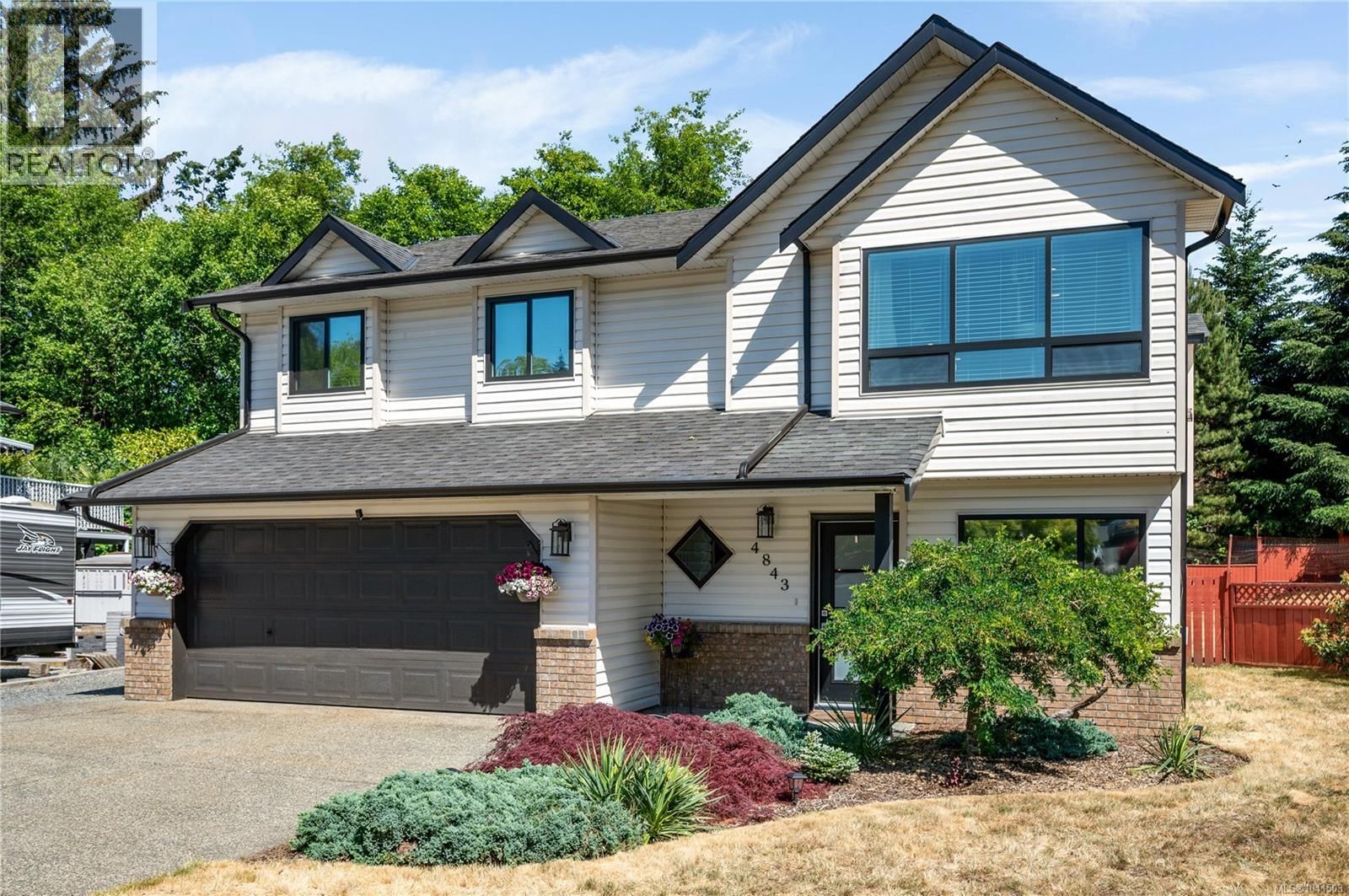 4843 Hartford Place property photo