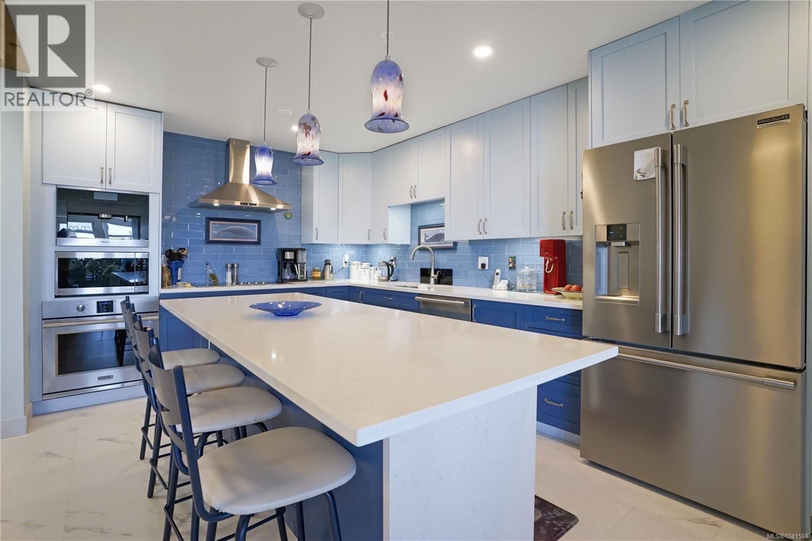 408 5110 Cordova Bay Road property photo