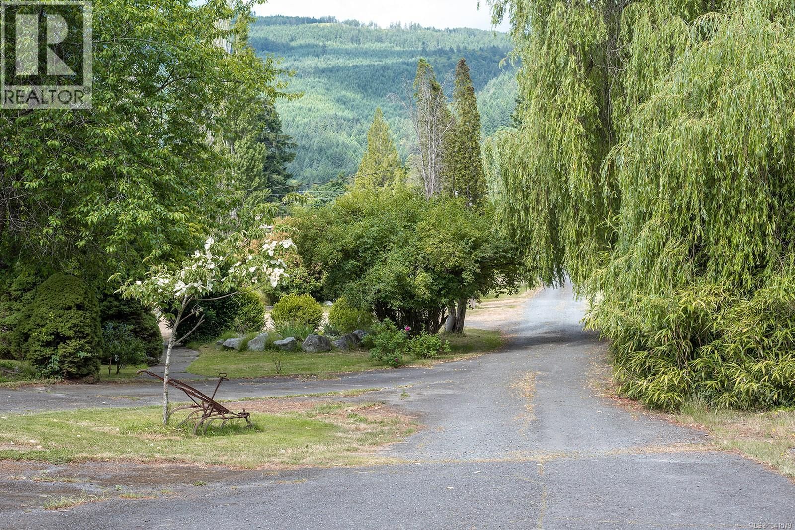 7621 Trans Canada Highway property photo