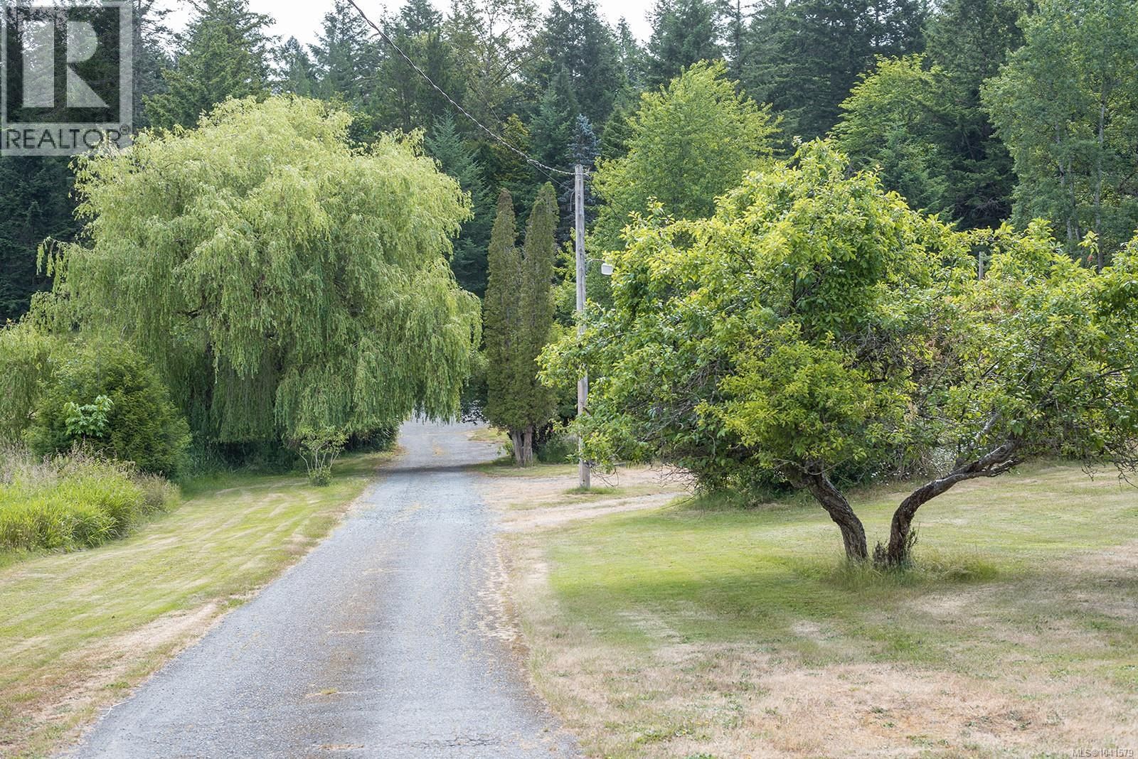 7621 Trans Canada Highway property photo