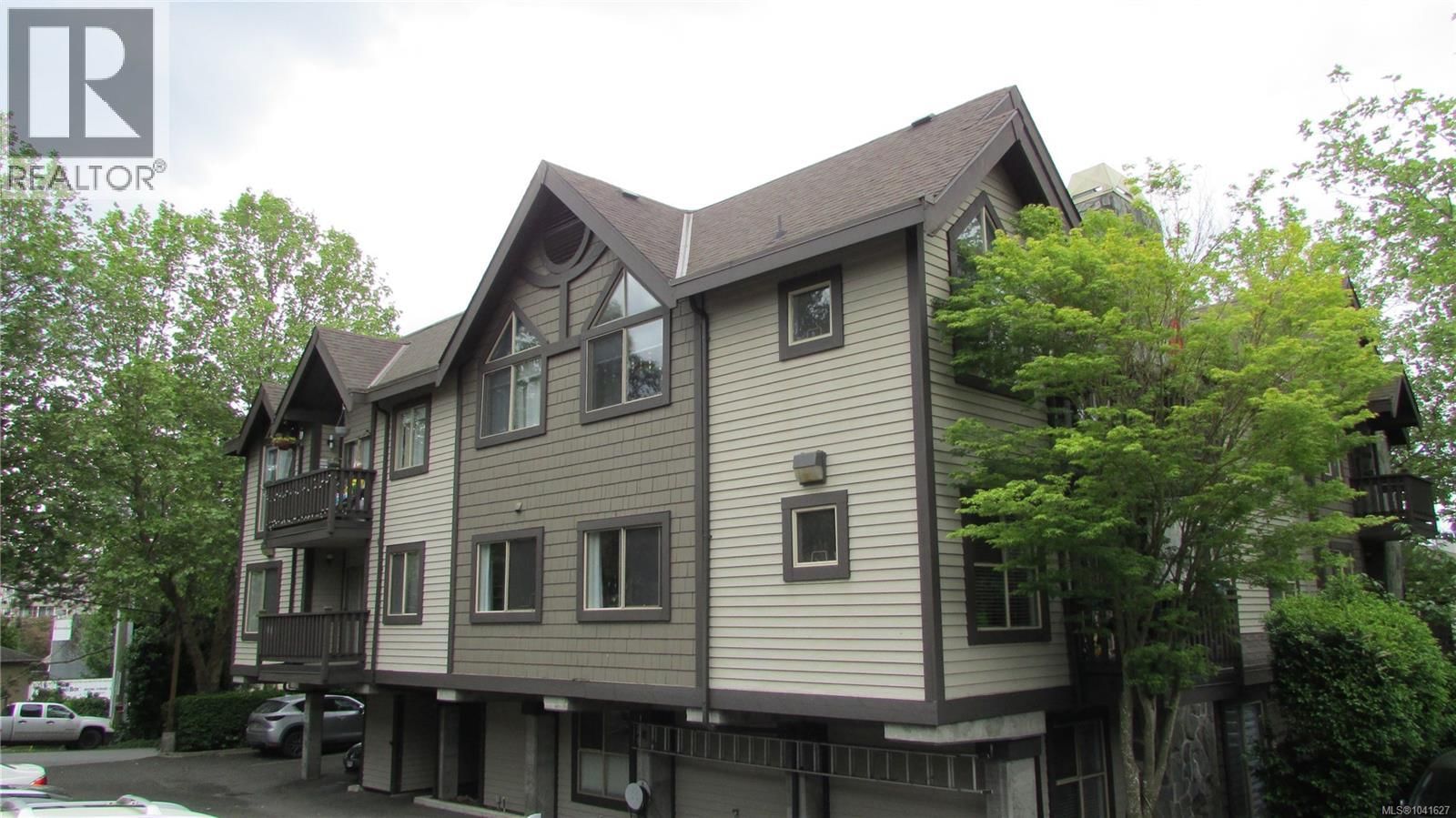 302 108 Gorge Road property photo