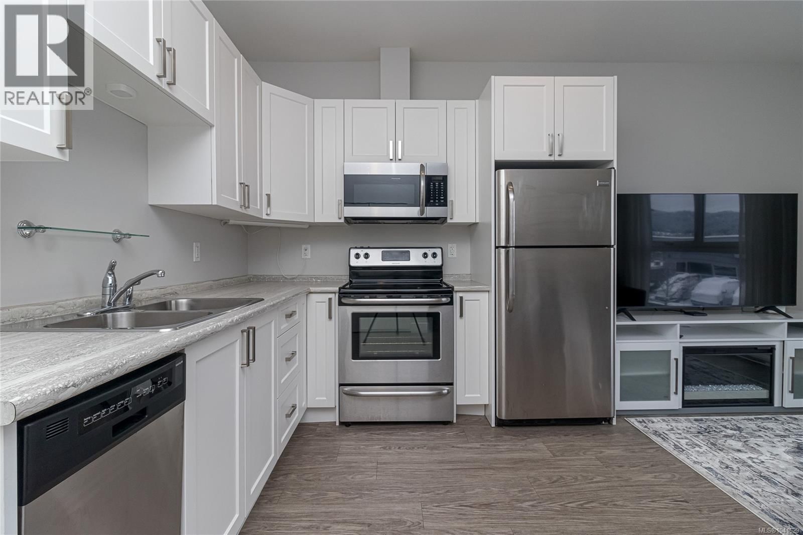 205 1847 Dufferin Crescent property photo