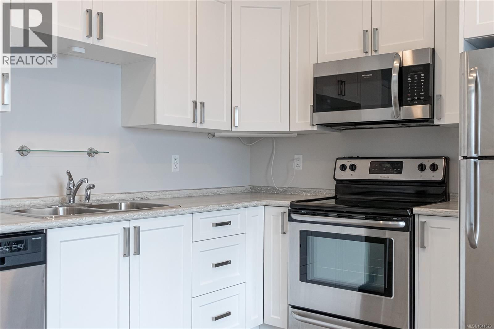205 1847 Dufferin Crescent property photo